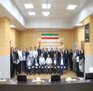 تجلیل از سال‌ها دانایی، تعهد و خدمت؛ آیین تکریم استادان و کارکنان بازنشسته و کارمندان نمونه دانشگاه برگزار شد