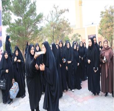 بدرقه دانشجویان دختر دانشگاه شهید مدنی آذربایجان برای زیارت بارگاه امام رضا(ع)