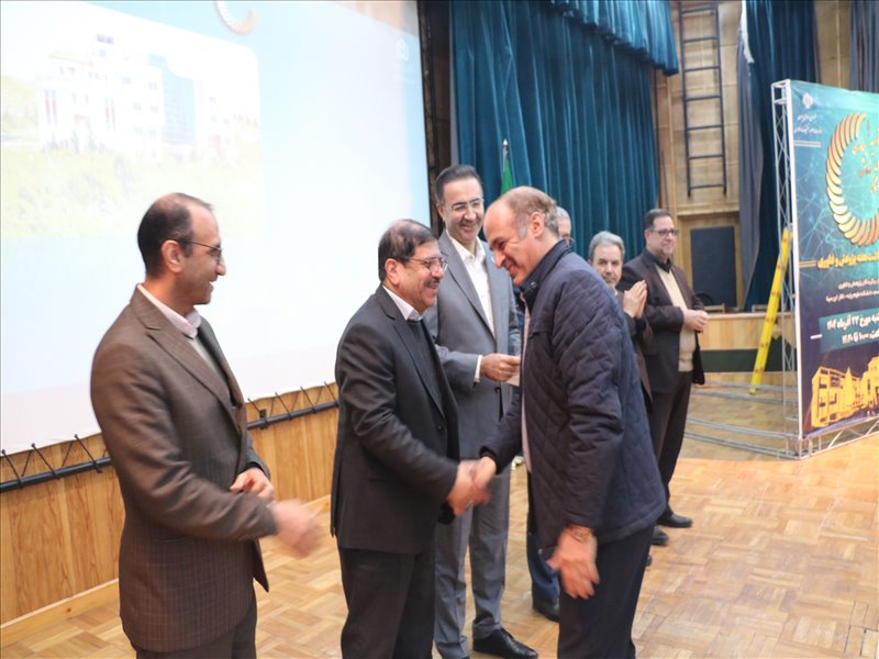 تجلیل از پژوهشگران برتر دانشگاه سال 1404
