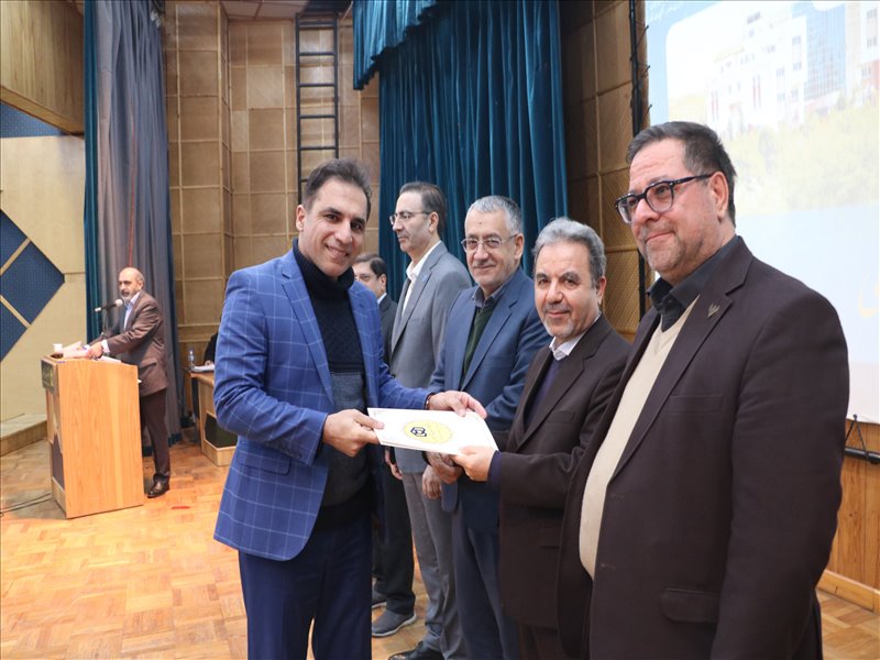 تجلیل از پژوهشگران برتر دانشگاه سال 1404