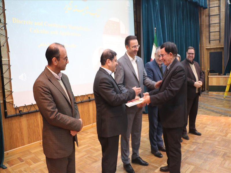 تجلیل از پژوهشگران برتر دانشگاه سال 1404