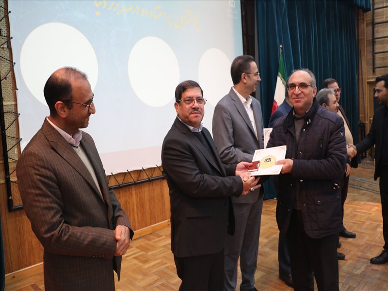 تجلیل از پژوهشگران برتر دانشگاه سال 1404