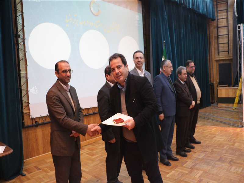تجلیل از پژوهشگران برتر دانشگاه سال 1404