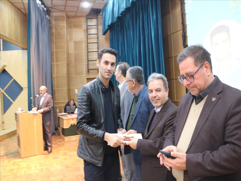 تجلیل از پژوهشگران برتر دانشگاه سال 1404