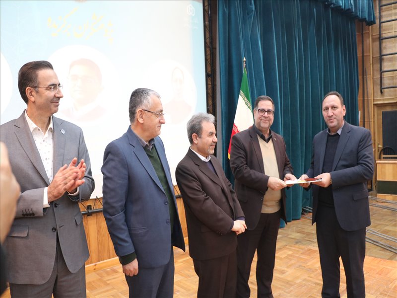 تجلیل از پژوهشگران برتر دانشگاه سال 1404