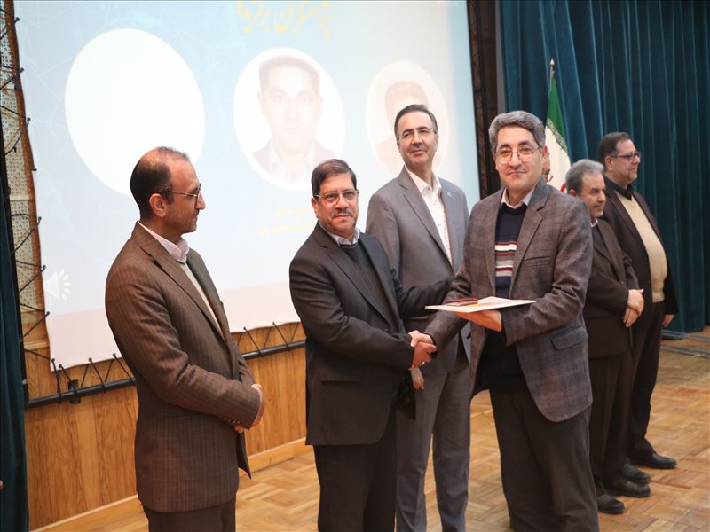 تجلیل از پژوهشگران برتر دانشگاه سال 1404