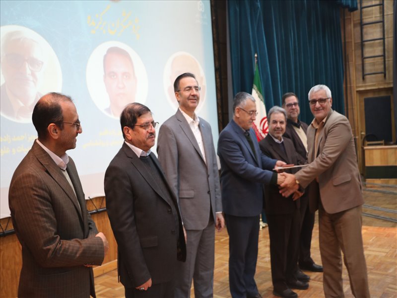 تجلیل از پژوهشگران برتر دانشگاه سال 1404