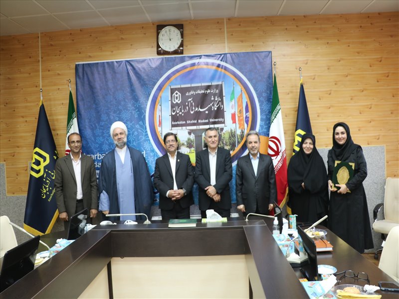 مراسم تجلیل از سرآمدان آموزشی دانشگاه شهید مدنی آذربایجان