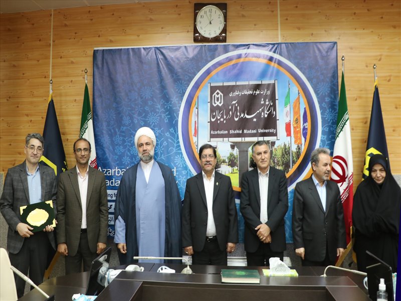 مراسم تجلیل از سرآمدان آموزشی دانشگاه شهید مدنی آذربایجان