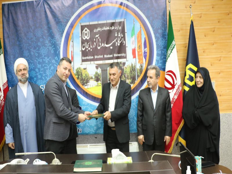مراسم تجلیل از سرآمدان آموزشی دانشگاه شهید مدنی آذربایجان
