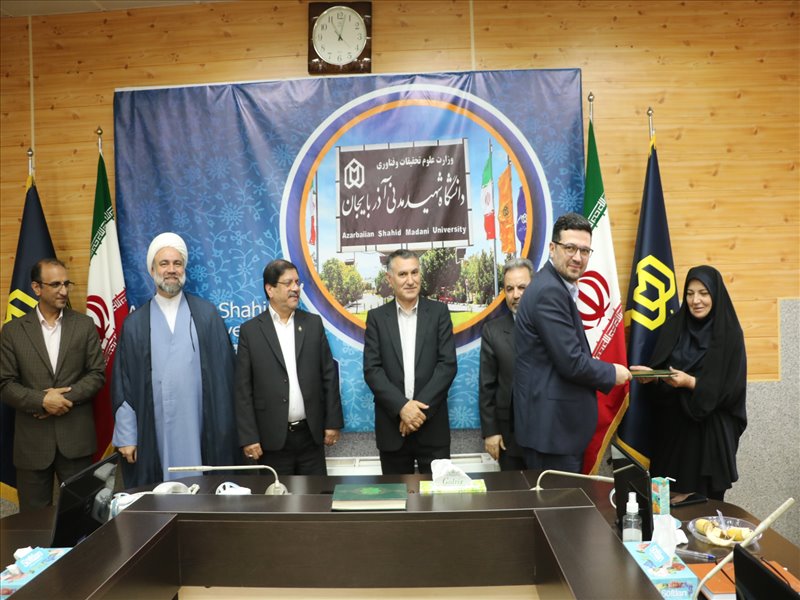 مراسم تجلیل از سرآمدان آموزشی دانشگاه شهید مدنی آذربایجان