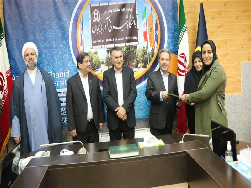 مراسم تجلیل از سرآمدان آموزشی دانشگاه شهید مدنی آذربایجان