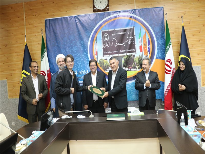 مراسم تجلیل از سرآمدان آموزشی دانشگاه شهید مدنی آذربایجان