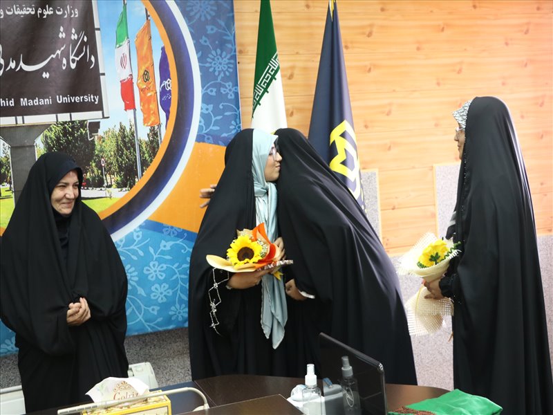  تودیع و معارفه مسئولان بخش‌های برادران و خواهران هیئت عاشقان ثارالله دانشگاه