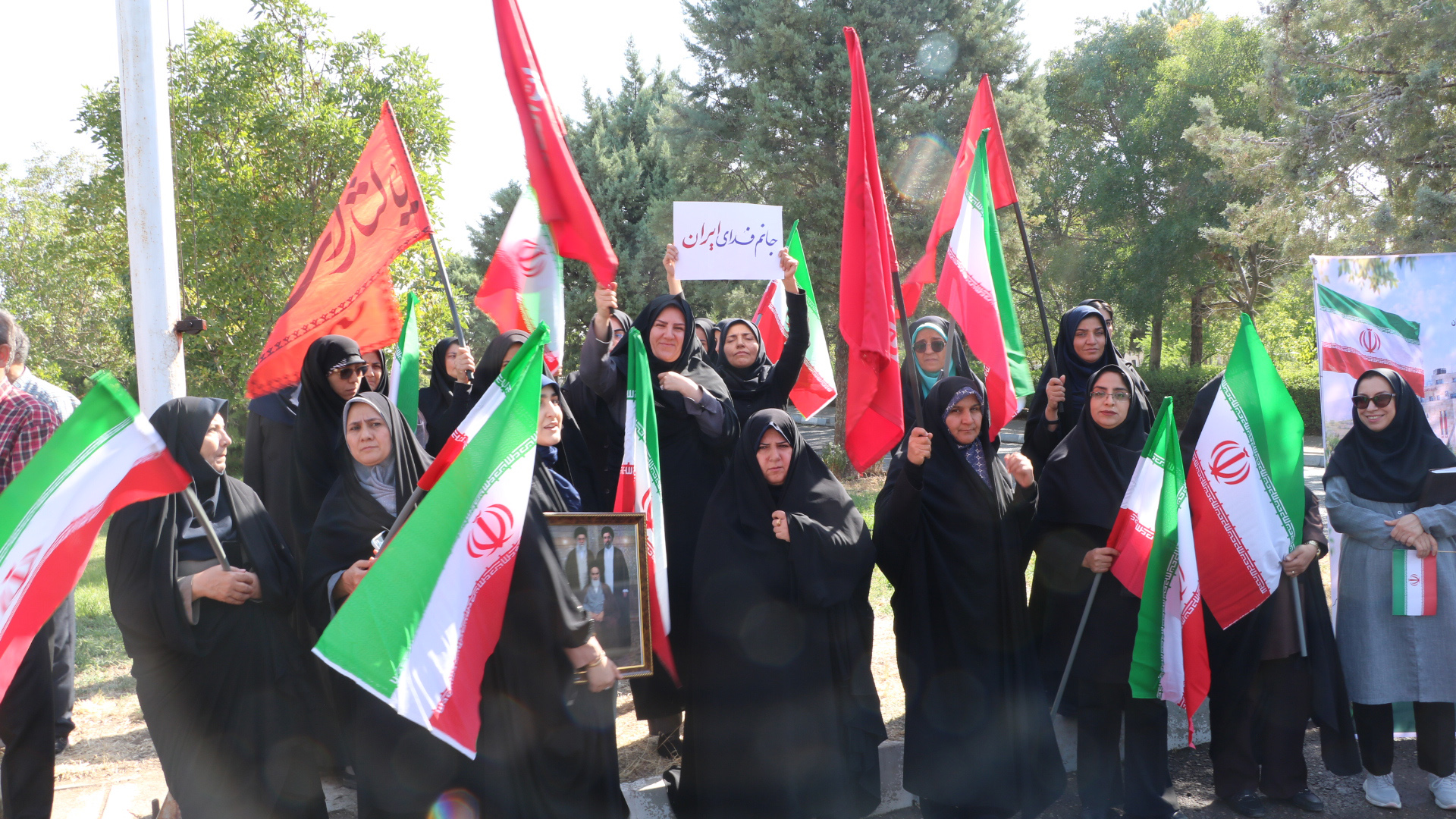 آیین اهتزاز پرچم مقدس جمهوری اسلامی ایران در دانشگاه شهید مدنی آذربایجان